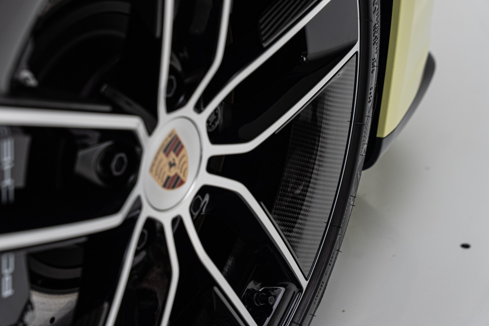 2025 PORSCHE 911 CARRERA GTS CABRIO | MAIN DEALER WARRANTY | CARBON EXTERIOR